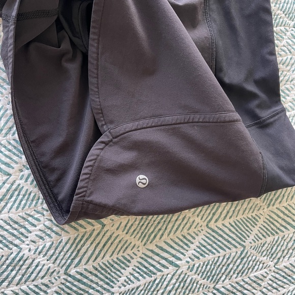Lululemon Speed Up shorts, 4in inseam, size 8 - Picture 3 of 3